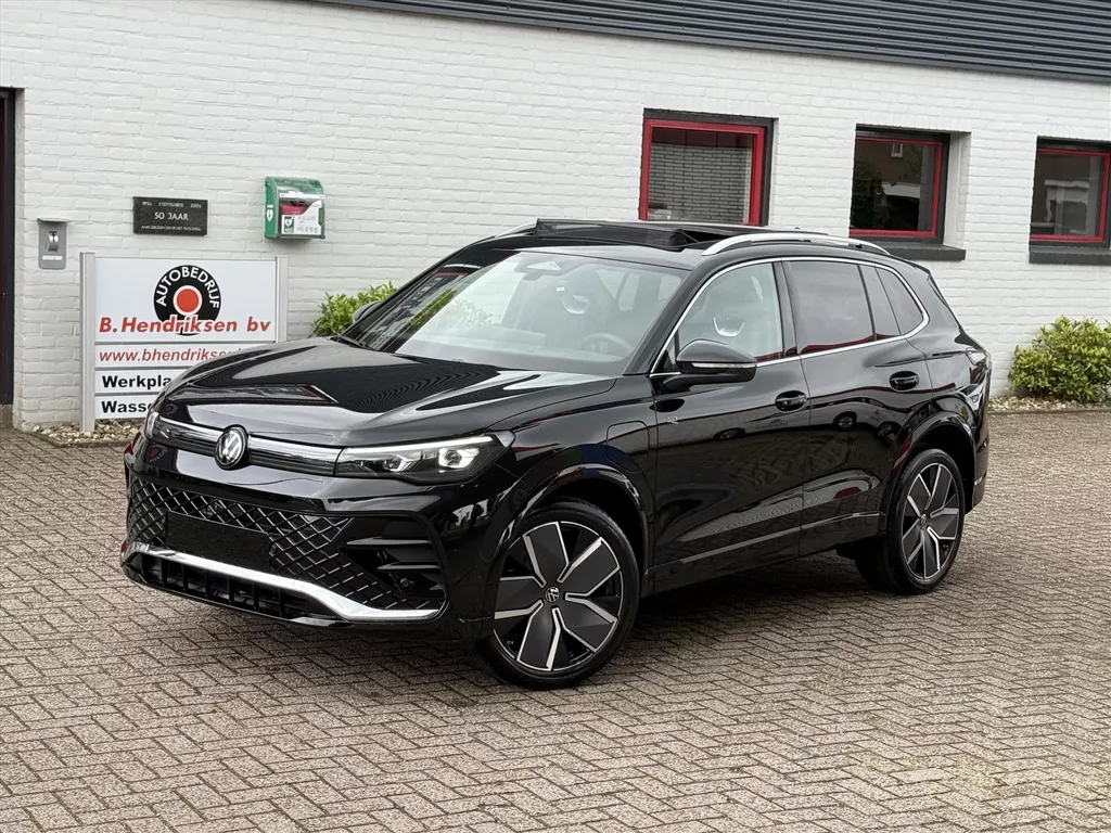 Volkswagen Tiguan 1.5 eHybrid 272pk DSG-6 R-Line Edition/ Panoramadak/ Comfort pakket/ Tech pakket/ 20 Inch velgen/ Apple Carplay/ 360 Camera/ Head up display