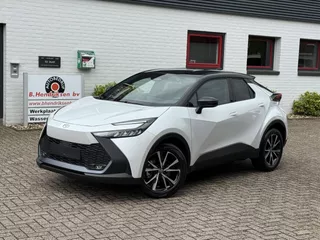 Toyota C-Hr 2.0 High Power PHEV 223pk CVT Dynamic/ Parelmoer wit met zwart dak/ Apple Carplay/ Keyless entry/ Stuur + stoel verwarming/ Camera/ Adaptieve cruise