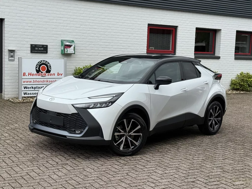Toyota C-Hr 2.0 High Power PHEV 223pk CVT Dynamic/ Parelmoer wit met zwart dak/ Apple Carplay/ Keyless entry/ Stuur + stoel verwarming/ Camera/ Adaptieve cruise