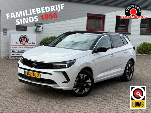Opel Grandland 1.6 Turbo Hybrid 225pk Aut Ultimate/ SOH 99.25%/  All season banden/ Trekhaak/ 360° Camera/ Adaptieve cruise/ Apple Carplay/ DAB/ Standkachel