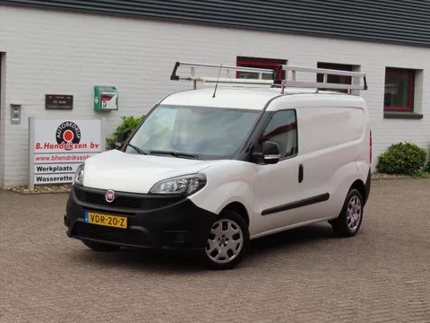 Fiat Doblo Cargo GB 1.6 MJ 105pk L2H1 Maxi/ Imperiaal/ Camera achter/ Trekhaak/ Navigatie/ 3 Zitplaatsen/ Airco/ Cruise control/ 1 Eigenaar/ Origineel NL/ NAP