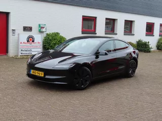 TESLA Model 3 RWD Premium Highland/ Facelift met richtingaanwijzerhendel en front camera/ LFP accu/ Stoel + stuurwiel verwarming/ Panoramadak/ Origineel NL/ NAP