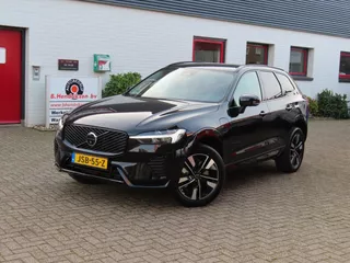 Volvo XC60 T6 Plug-In Hybrid 350pk Aut AWD Plus Dark/ Facelift model/ Trekhaak/ Harman Kardon sound/ 360° Camera/ Nieuwe voorraad auto met 12000 euro voordeel