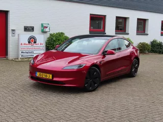 Tesla Model 3 RWD Premium Highland/ Afneembare trekhaak/ Warmtepomp/ LFP accu/ Stoel + stuurwiel verwarming/ Panoramadak/ Origineel NL/ NAP