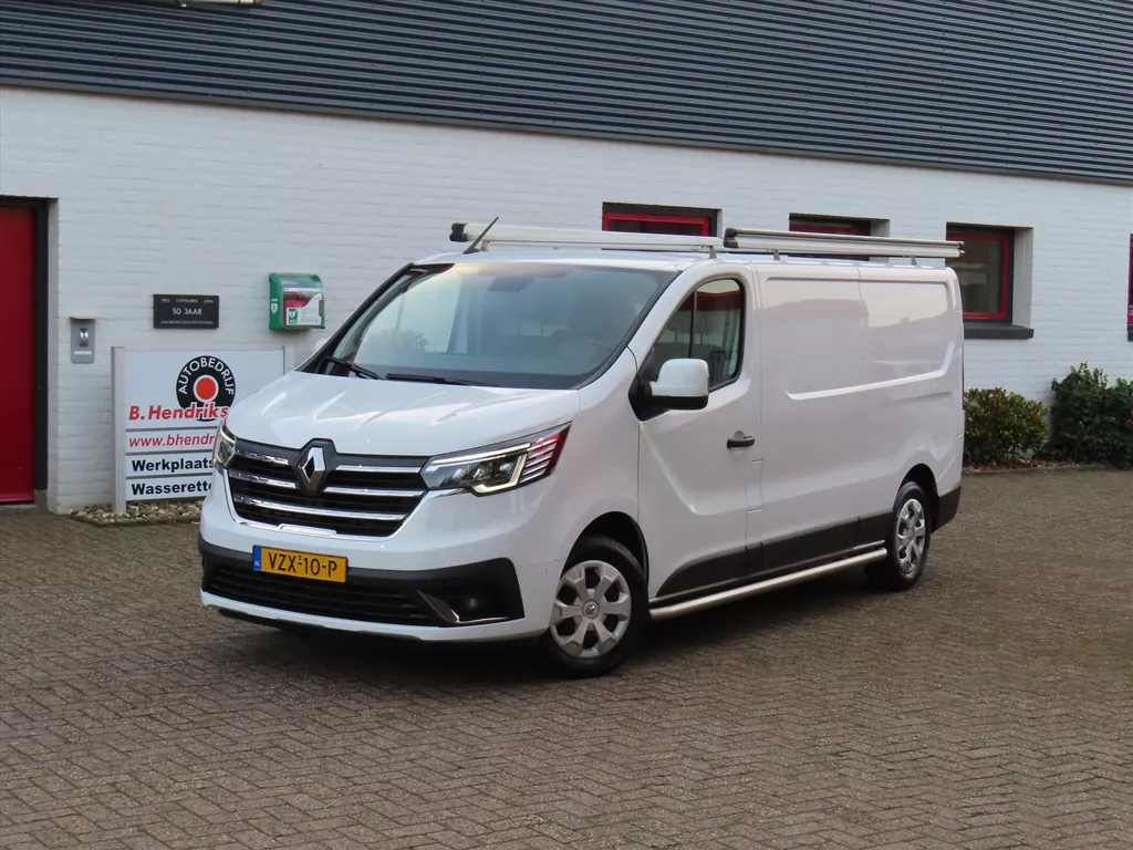 Renault Trafic GB 2.0 Blue dCi 130pk L2H1 Work Edition/ Trekhaak/ Vloer + wand platen/ Parkeercamera achter/ Navigatie/ Apple Carplay/ 1 Eigenaar/ Origineel NL/ NAP