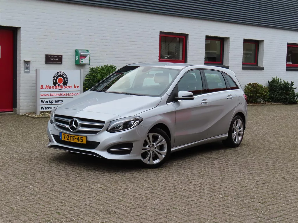 Mercedes B-Klasse B 180 122PK 7G-DCT Ambition/ Trekhaak/ Navigatie/ Parkeersensoren voor + achter/ Origineel NL/ NAP
