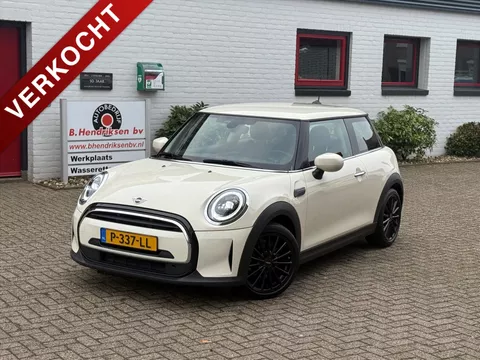 Mini Mini 3-Deurs (f56) 1.5 102pk Aut One Business Edition/ John Cooper Works velgen/ Navigatie/ Half lederen bekleding/ Parkeersensoren/ DAB/ 1 Eigenaar/ Origineel NL/ NAP