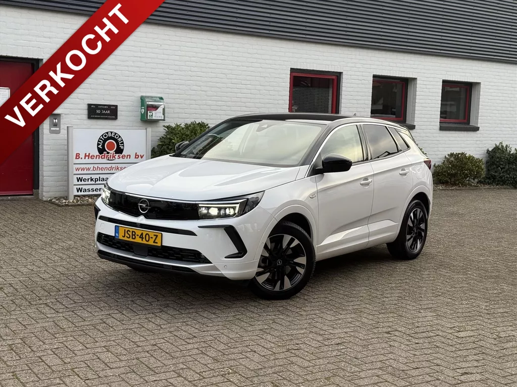 Opel Grandland 1.6 Turbo Hybrid 225pk Aut Ultimate/ 360° Camera/ Adaptieve cruise/ Apple Carplay/ DAB/ Standkachel/ Nieuwe voorraad auto met 10500 euro korting