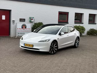 TESLA Model 3 RWD 60 KWH Premium Highland/ 19 Inch velgen/ Getinte ramen/ Warmtepomp/ LFP accu/ Stoel + stuurwiel verwarming/ Panoramadak/ Origineel NL/ NAP