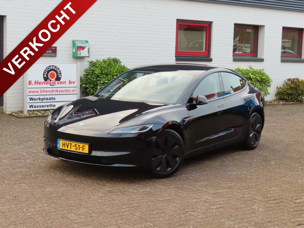 Tesla Model 3 RWD 60 KWH Premium Highland/ Afneembare trekhaak/ Warmtepomp/ LFP accu/ Stoel + stuurwiel verwarming/ Panoramadak/ Origineel NL/ NAP