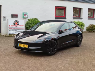 Tesla Model 3 RWD 60 KWH Premium Highland/ Afneembare trekhaak/ Warmtepomp/ LFP accu/ Stoel + stuurwiel verwarming/ Panoramadak/ Origineel NL/ NAP