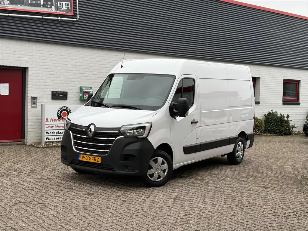 Renault Master GB 2.3 Blue dCi 150pk L2H2 T35 FWD Work Edition/ Trekhaak/ Vloer + wandplaat/ Camera achter/ Navigatie/ 1 Eigenaar/ Origineel NL/ NAP