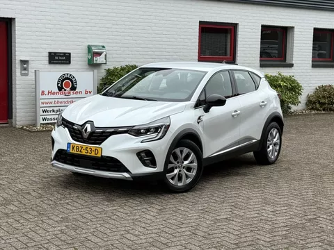 Renault Captur E-Tech Plug-In Hybrid 160pk Intens/ SOH 100%/ Trekhaak/ Parelmoer wit/ Camera achter/ Led koplampen/ Stoelverwarming/ Dealer onderhouden