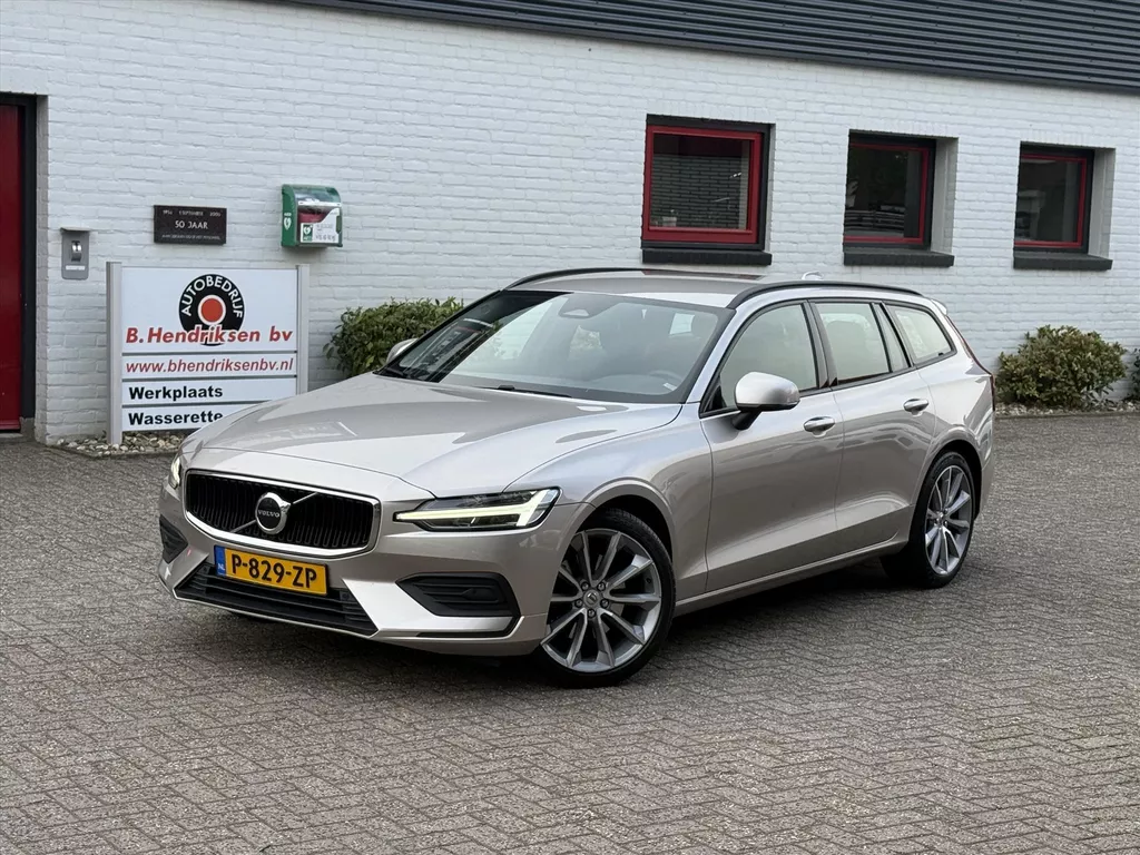 VOLVO V60 B3 163pk Mild Hybrid Aut Essential/ Navigatie/  19 Inch velgen/ Apple Carplay/ DAB/ Camera achter/ 1 Eigenaar/ Origineel NL/ NAP