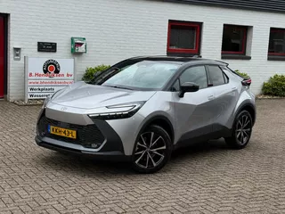 TOYOTA C-Hr 2.0 High Power PHEV 223pk CVT Dynamic/ Silver met zwart dak/ Apple Carplay/ Keyless entry/ Stuur + stoel verwarming/ Elektrische achterklep/ Camera