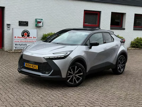TOYOTA C-Hr 2.0 High Power PHEV 223pk CVT Dynamic/ Silver met zwart dak/ Apple Carplay/ Keyless entry/ Stuur + stoel verwarming/ Elektrische achterklep/ Camera