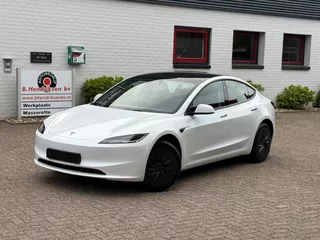 Tesla Model 3 60 KWH Standard achterwielaandrijving/ LFP accu/ Stoelverwarming/ Warmtepomp/ Camera voor/ Knipperlicht hendel/ Nieuwe auto