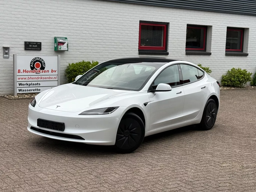 Tesla Model 3 60 KWH Standard achterwielaandrijving/ LFP accu/ Stoelverwarming/ Warmtepomp/ Camera voor/ Knipperlicht hendel/ Nieuwe auto