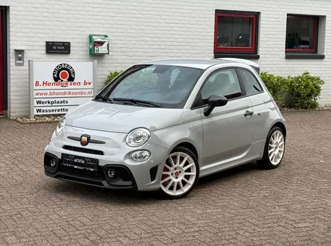 Abarth 695 Essesse/ Sperdifferentieel/ Carbon pakket/ Akrapovic uitlaat/ Beats audio/ Xenon/ Urban pakket/ 1 Eigenaar/ Dealer onderhouden/ Fabrieksgarantie
