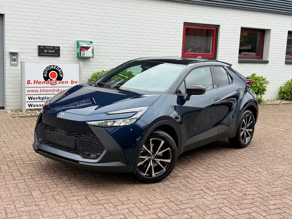 Toyota C-Hr 2.0 High Power PHEV 223pk CVT Dynamic/ Blauw met zwart dak/ Apple Carplay/ Keyless entry/ Stuur + Stoelverwarming/ Camera achter/ Nieuwe voorraad auto