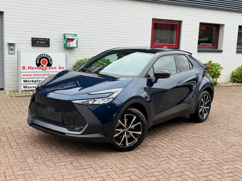 Toyota C-Hr 2.0 High Power PHEV 223pk CVT Dynamic/ Blauw met zwart dak/ Apple Carplay/ Keyless entry/ Stuur + Stoelverwarming/ Camera achter/ Nieuwe voorraad auto