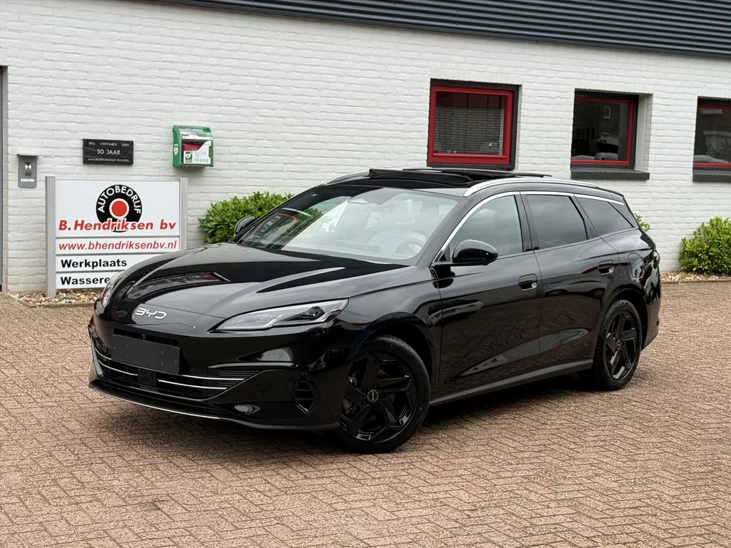 Byd Seal 6 Touring 1.5 DM-i 212PK PHEV Comfort/ Panoramadak/ 18 Inch/ Adaptieve cruise/ 360 Camera/ 8000 euro korting/ 100 KM elektrisch/ Nieuwe voorraad auto