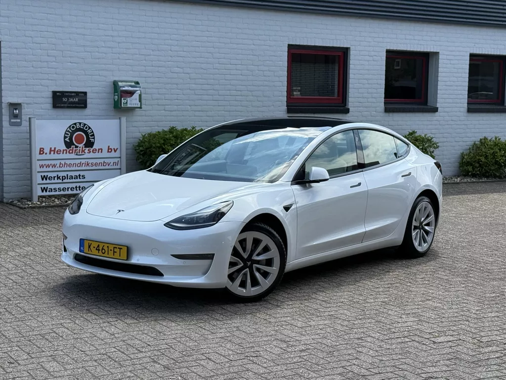 Tesla Model 3 Long-Range Dual Motor AWD/ SOH 87,7%/ Facelift model met warmtepomp/ Wit interieur/ 19 Inch/ All season banden/ Premium audio/ Origineel NL/ NAP