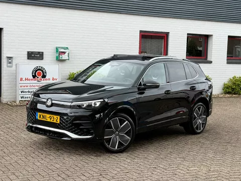 Volkswagen Tiguan 1.5 eHybrid 272pk DSG-6 R-Line Edition/ Panoramadak/ Comfort pakket/ Tech pakket/ 20 Inch velgen/ Apple Carplay/ 360 Camera/ Head up display