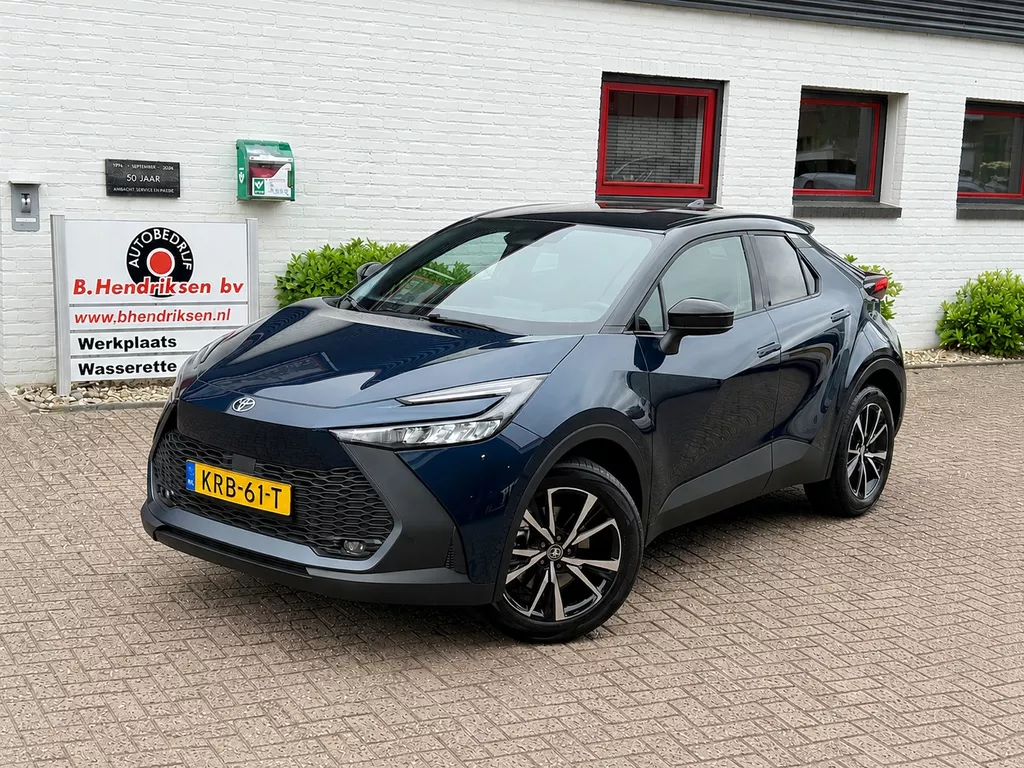 TOYOTA C-Hr 2.0 High Power PHEV 223pk CVT Dynamic/ Blauw met zwart dak/ Apple Carplay/ Keyless entry/ Stuur + Stoelverwarming/ Camera achter/ Nieuwe voorraad auto