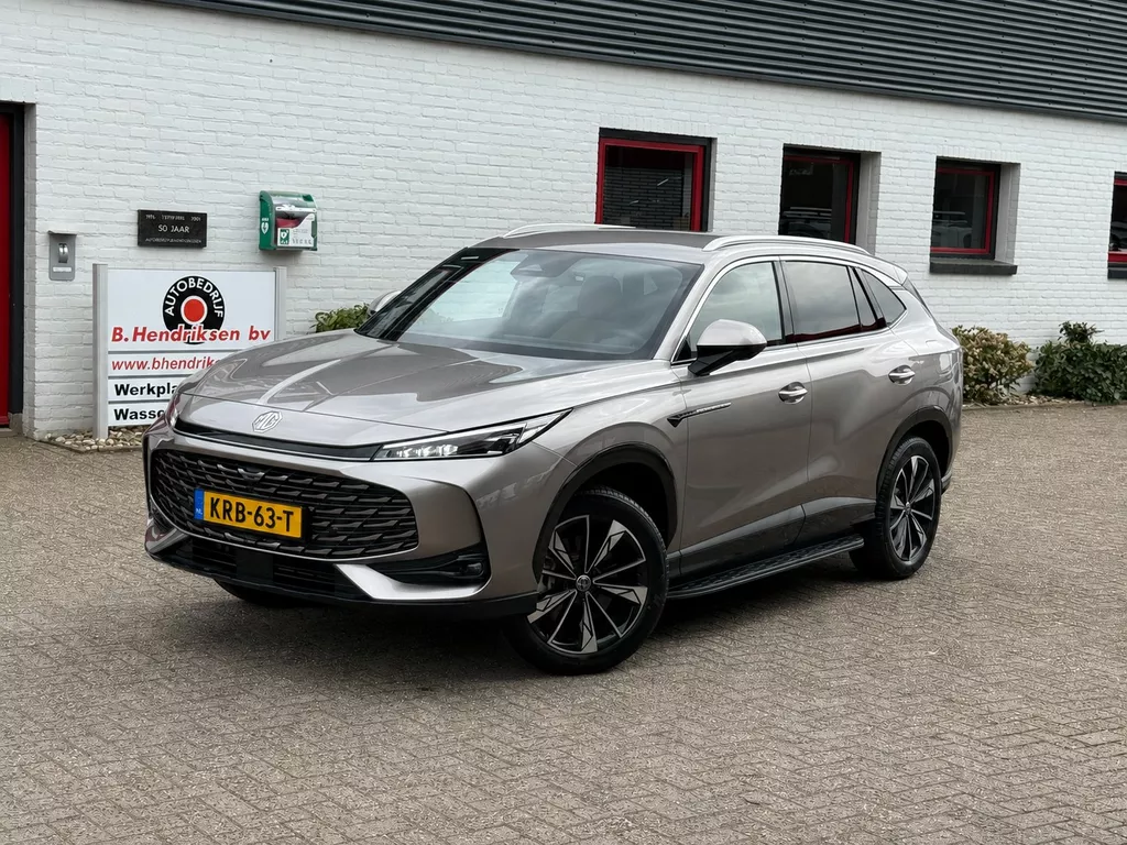 MG Hs 1.5T GDI PHEV Aut Comfort/ Nieuwe voorraad auto/ 100 KM elektrisch bereik/ Bruin interieur/ Camera achter/ Apple Carplay/ Keyless entry