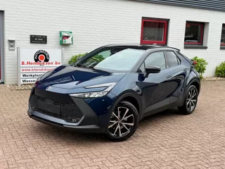 TOYOTA C-Hr 2.0 High Power PHEV 223pk CVT Dynamic/ Blauw met zwart dak/ Apple Carplay/ Keyless entry/ Stuur + Stoelverwarming/ Camera achter/ Nieuwe voorraad auto