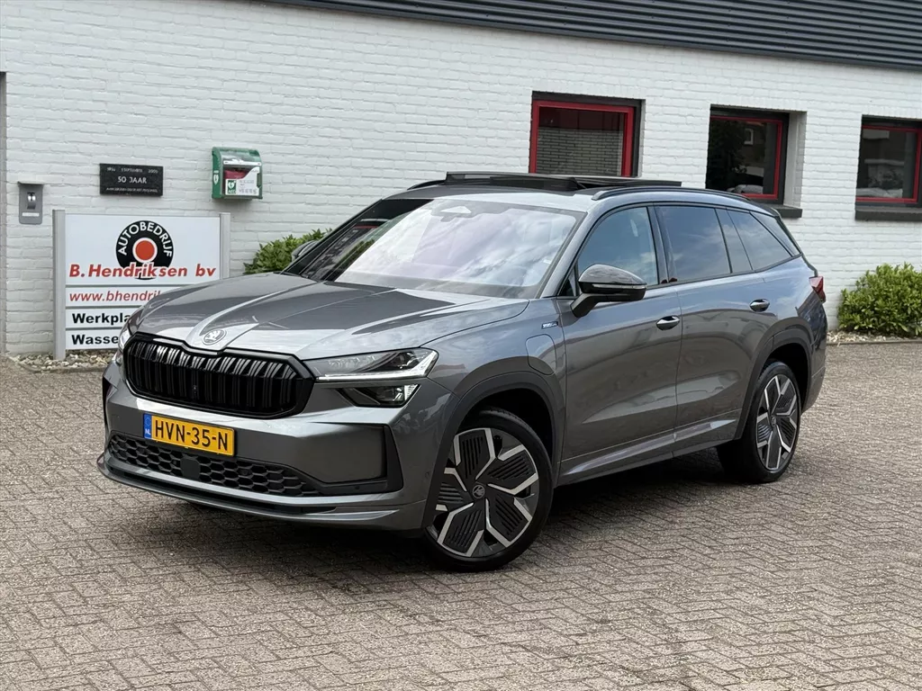 SKODA Kodiaq 1.5 TSI PHEV 204pk DSG-6 Sportline Business/ Full option/ Panoramadak/ Comfort pakket/ Head-Up/ Dynamic Chassis/ 20 Inch/ Trekhaak/ Origineel NL/ NAP