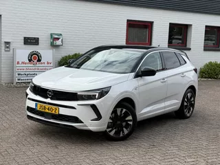 Opel Grandland 1.6 Turbo Hybrid 225pk Aut Ultimate/ SOH 99.25%/  All season banden/ Trekhaak/ 360° Camera/ Adaptieve cruise/ Apple Carplay/ DAB/ Standkachel