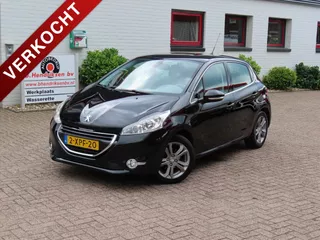 Peugeot 208 1.2 PureTech 82PK 5D Allure/ Afneembare trekhaak/ Lichtmetalen velgen/ Navigatie/ Parkeersensoren/ Climatronic/ Origineel NL/ NAP