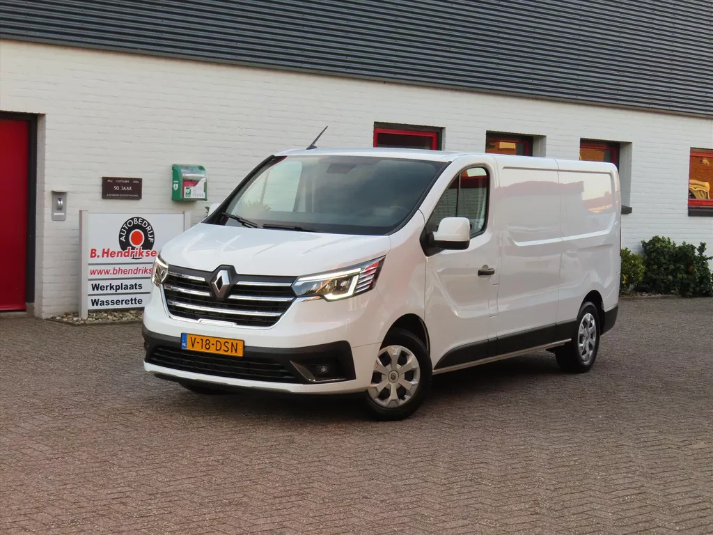 Renault Trafic GB 2.0 Blue dCi 110pk L2H1 T30 Work Edition/ Trekhaak/ Vloer + wandplaten/ Apple Carplay/ DAB/ Led koplampen/ 1 Eigenaar/ Origineel NL/ NAP