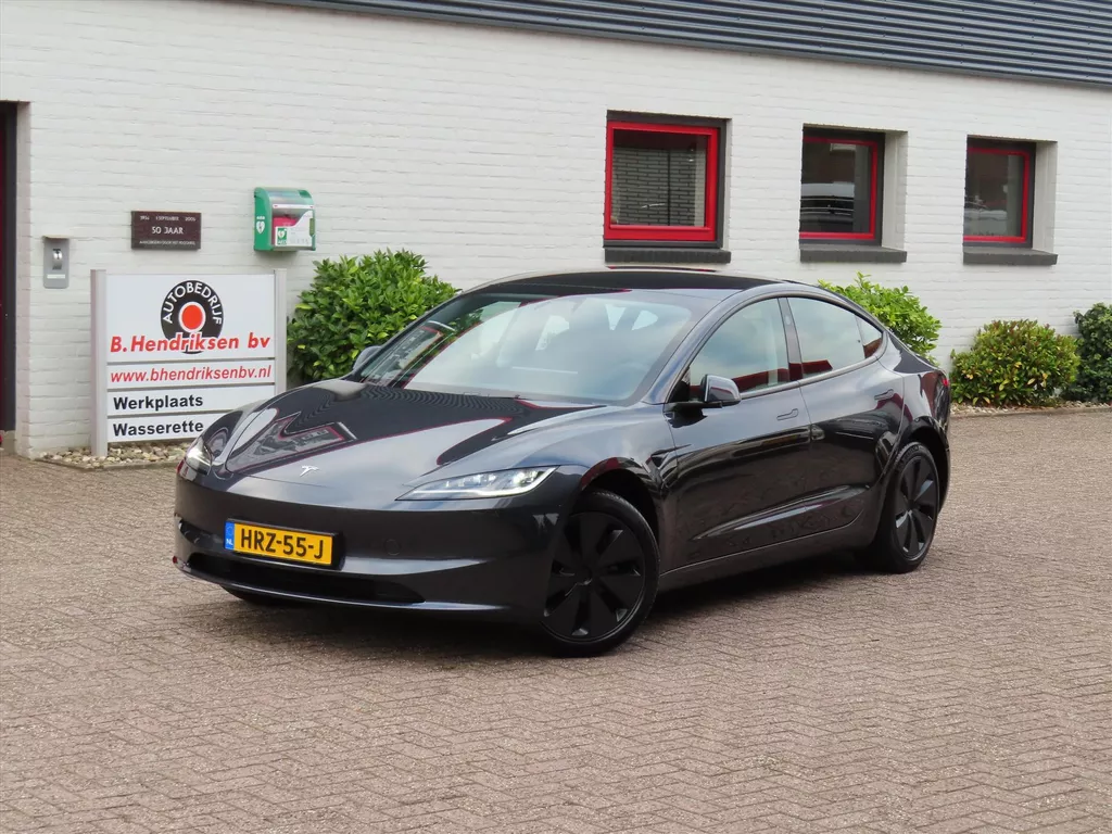 Tesla Model 3 RWD Highland/ Warmtepomp/ LFP accu/ Stoel + stuurwiel verwarming/ Panoramadak/ Origineel NL/ NAP Tesla Model 3 RWD Highland/ Warmtepomp/ LFP accu/ Stoel + stuurwiel verwarming/ Panoramadak/ Origineel NL/ NAP