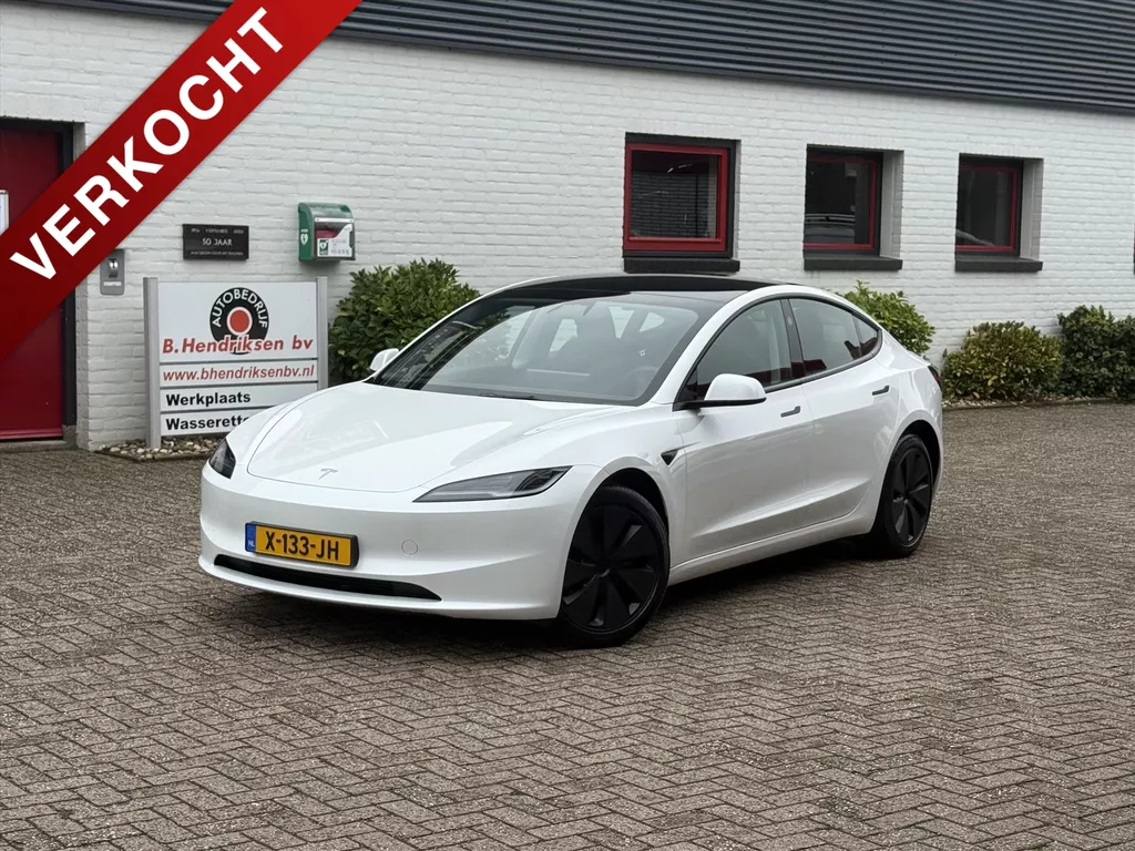 TESLA Model 3 RWD Highland/ Warmtepomp/ LFP accu/ Parelmoer wit/ Stoel + stuurwiel verwarming/ Panoramadak/ 1 Eigenaar/ Origineel NL/ NAP