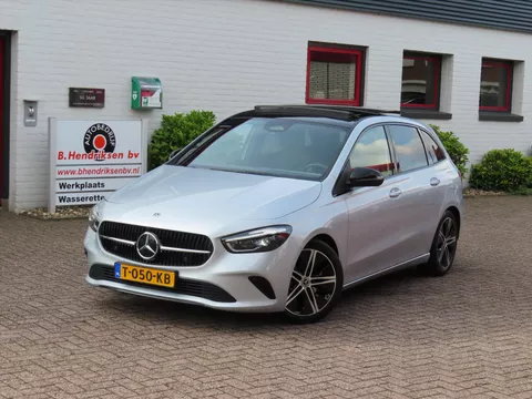 Mercedes B-Klasse B180 136PK 7G-DCT Luxury Line Hybrid/ Panoramadak/ Lederen bekleding/ Stoelverwarming/ DAB/ Camera/ Navi/ Led/  Eerste eigenaar/ Origineel NL/ NAP