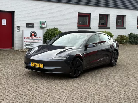 Tesla Model 3 RWD/ Afneembare trekhaak/ Warmtepomp/ LFP Accu/ 1 Eigenaar/ Origineel NL/ NAP