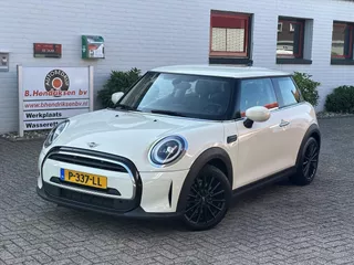 Mini Mini 3-Deurs (f56) 1.5 102pk Aut One Business Edition/ Navigatie/ Half lederen bekleding/ John Cooper Works velgen/ Parkeersensoren/ DAB/ 1 Eigenaar/ Origineel NL/ NAP