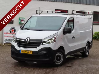 Renault Trafic 95pk L1H1 Comfort/ Trekhaak/ Imperiaal/ Vloer + wandplaten achterin/ Navigatie/ DAB/ 3 Zitplaatsen/ Airco/ Cruise control/ Origineel NL/ NAP