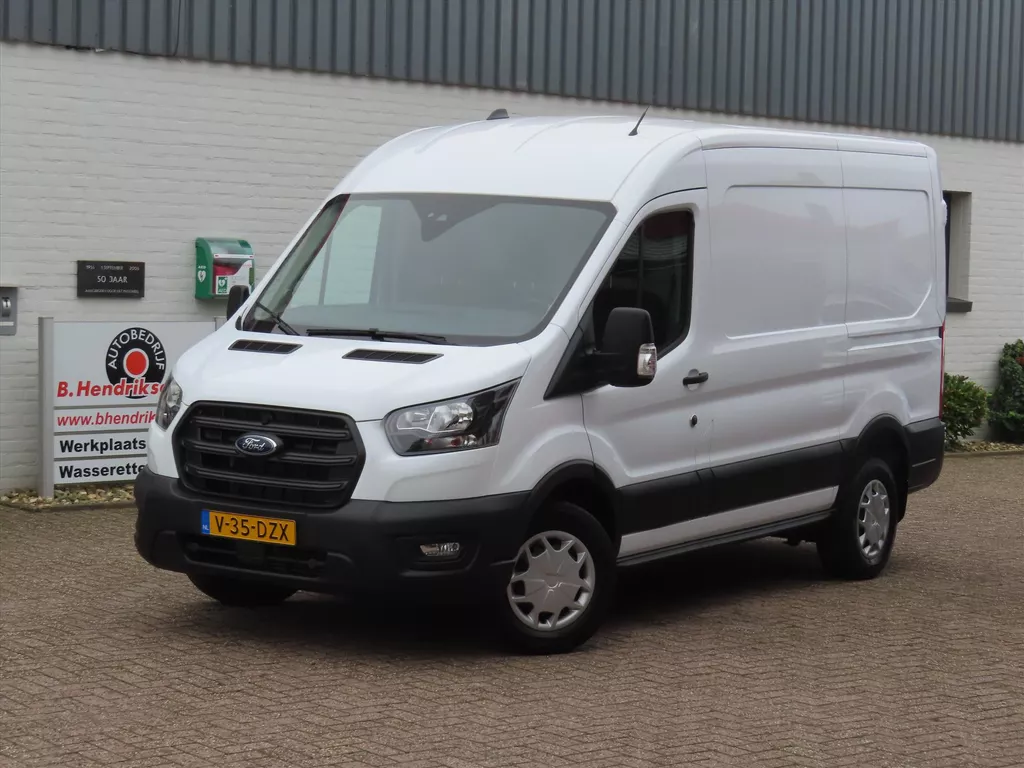 Ford Transit GB 350 L2H2 TDCi 105pk FWD Trend/ Trekhaak met 2500KG trekgewicht/ Parkeersensoren V+A/ DAB/ Cruise control/ 3 Zitplaatsen/ Airco/ Origineel NL/  NAP