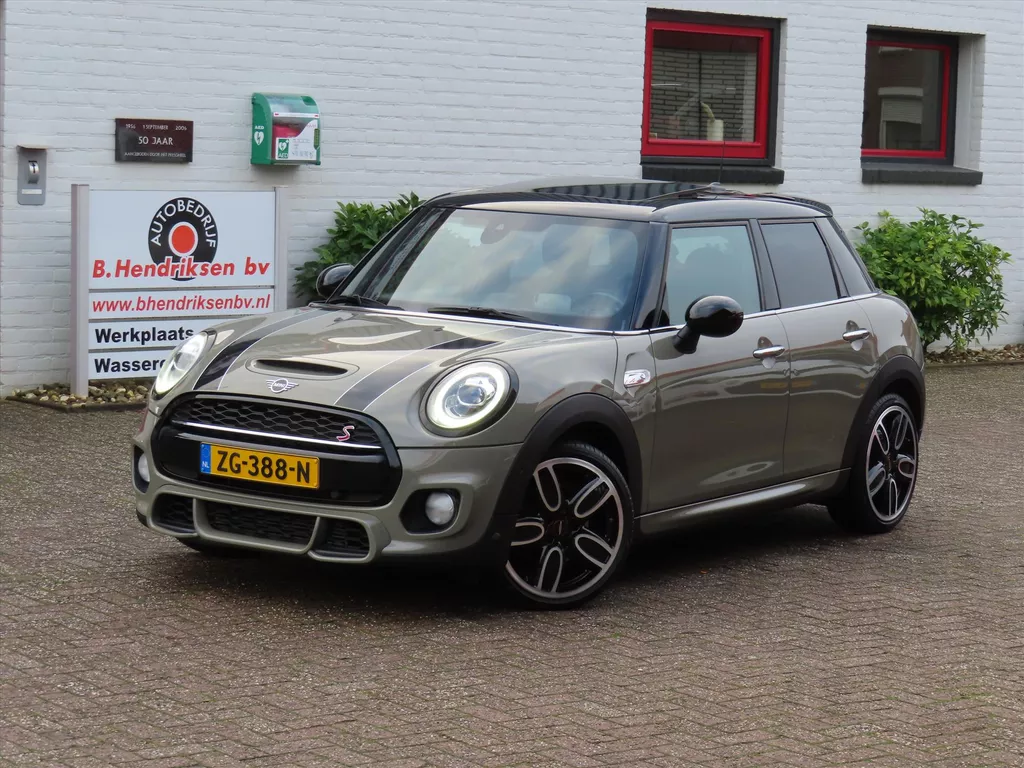 Mini Mini 5-Deurs (f55) 2.0 192pk Aut Cooper S Knightsbridge Edition/ Panoramadak/ Keyless entry/ lederen bekleding/ Harman & Kardon sound/ Camera achter/ Origineel NL/ NAP