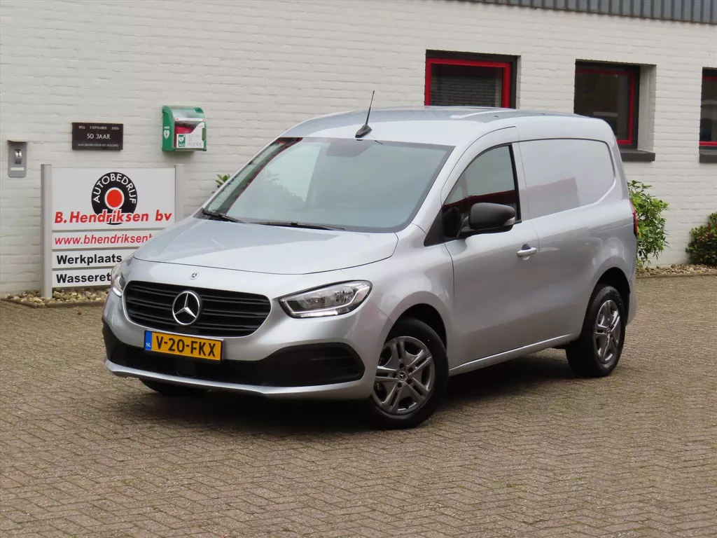 Mercedes Citan GB 108CDI L1 PRO/ Bumpers in kleur/ Apple Carplay/ DAB/ Camera achter/ Airco/ Cruise control/ Nieuwe voorraad bus/ Rijklaarprijs/ Origineel NL/ NAP