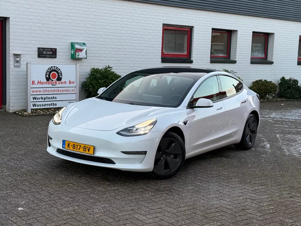 Tesla Model 3 Long-Range Dual Motor AWD/ Facelift model 2021/ Warmptepomp/ Elektrische achterklep/ 8 % Bijtelling/ 1 Eigenaar/ Origineel NL/ NAP