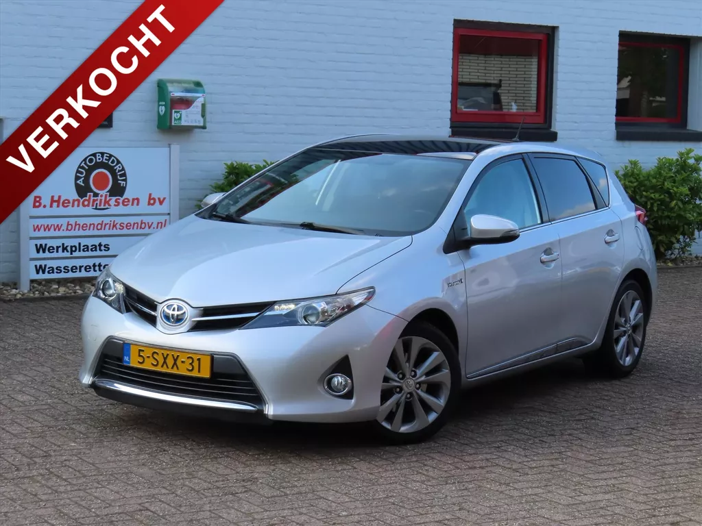 Toyota Auris 1.8 Hybrid 136pk CVT Lease/ Panoramadak/ Camera achter/ All season banden/ Navigatie/ Cruise control/ Bluetooth/ Origineel NL/ NAP