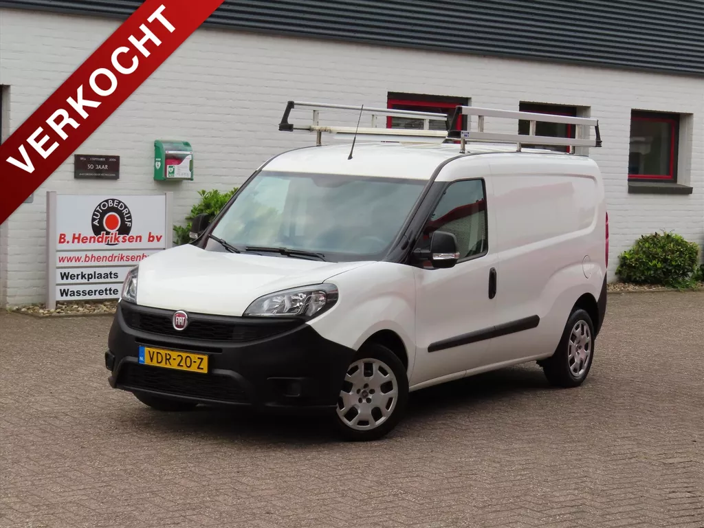 Fiat Doblo Cargo GB 1.6 MJ 105pk L2H1 Maxi/ Imperiaal/ Camera achter/ Trekhaak/ Navigatie/ 3 Zitplaatsen/ Airco/ Cruise control/ 1 Eigenaar/ Origineel NL/ NAP