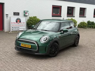 Mini Mini 3-Deurs (f56) 1.5 102pk Aut One Business Edition/ Led koplampen/ Climatronic/ Navigatie/ Parkeensensoren/ 1 Eigenaar/ Origineel NL/ NAP
