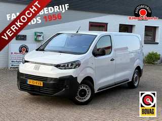 Fiat Scudo GB 1.5 Diesel 120pk L2/ Trekhaak/ 3 Zitplaatsen/ Camera achter/ Apple Carplay/ Vloer + wand platen/ Origineel NL/ NAP